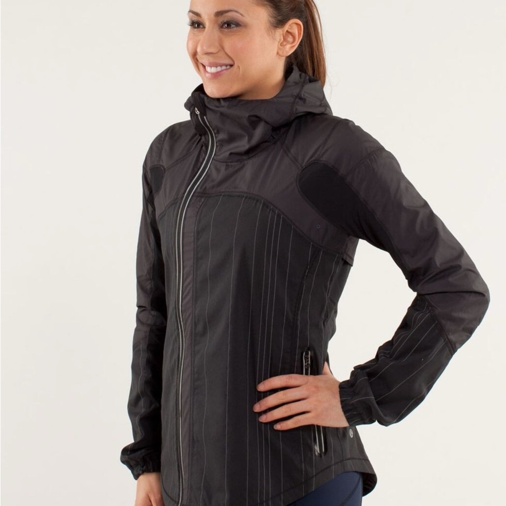 Lululemon Women’s Black Run Get Up and Glow Reflective Jacket